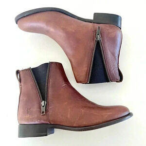 FRYE Carly Chelsea Bootie Cognac Double Zip Leather Ankle Boot Size 6B